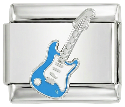 Guitarra elétrica azul sobre fundo prateado